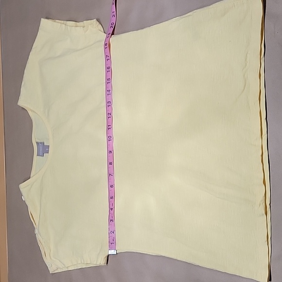 Chico's Size 1 Butter Yellow Slub Cotton Peek a Boo Button Shoulder T Shirt - Picture 7 of 13